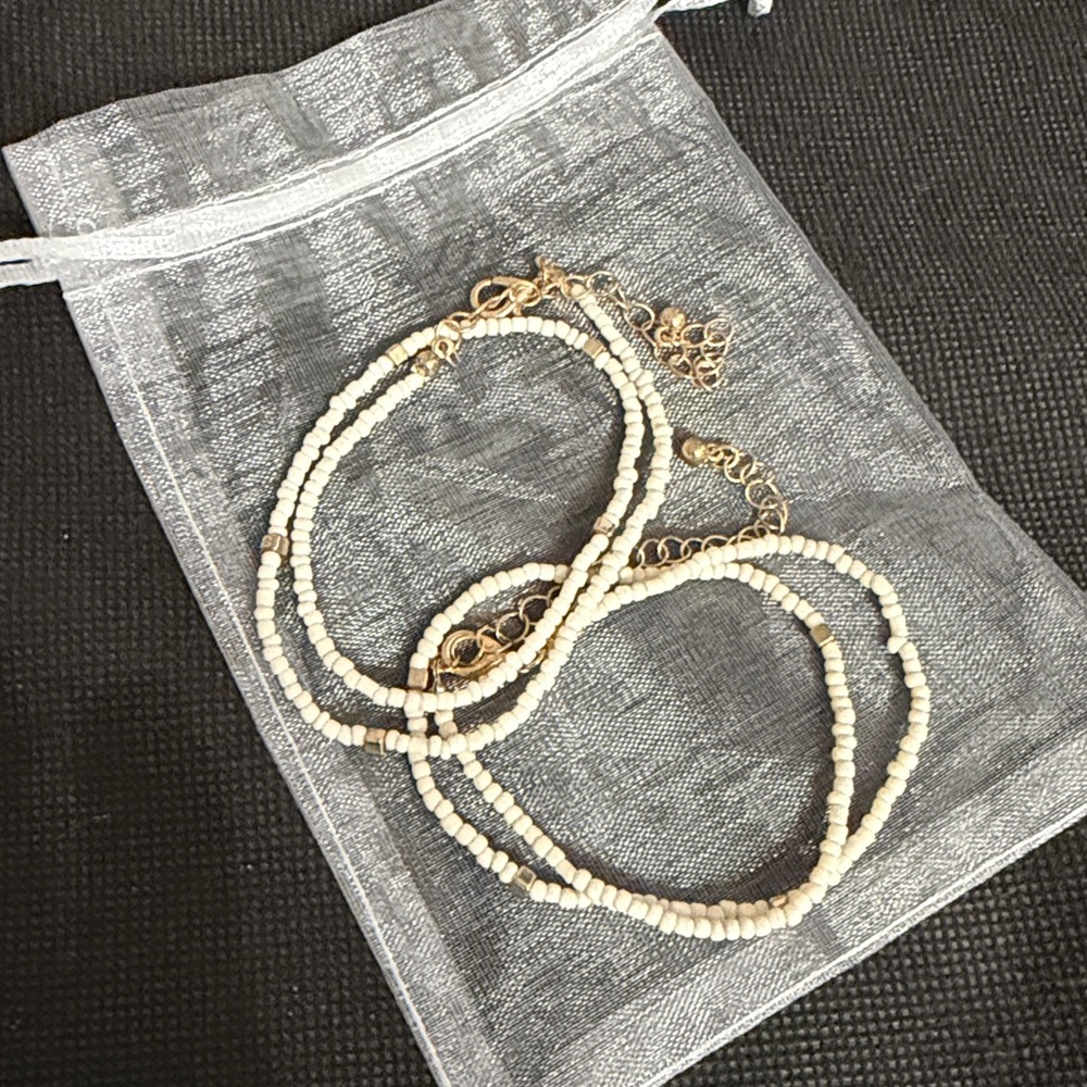 Bohemian Pink beaded Necklace with 3 mini sea shells with bag